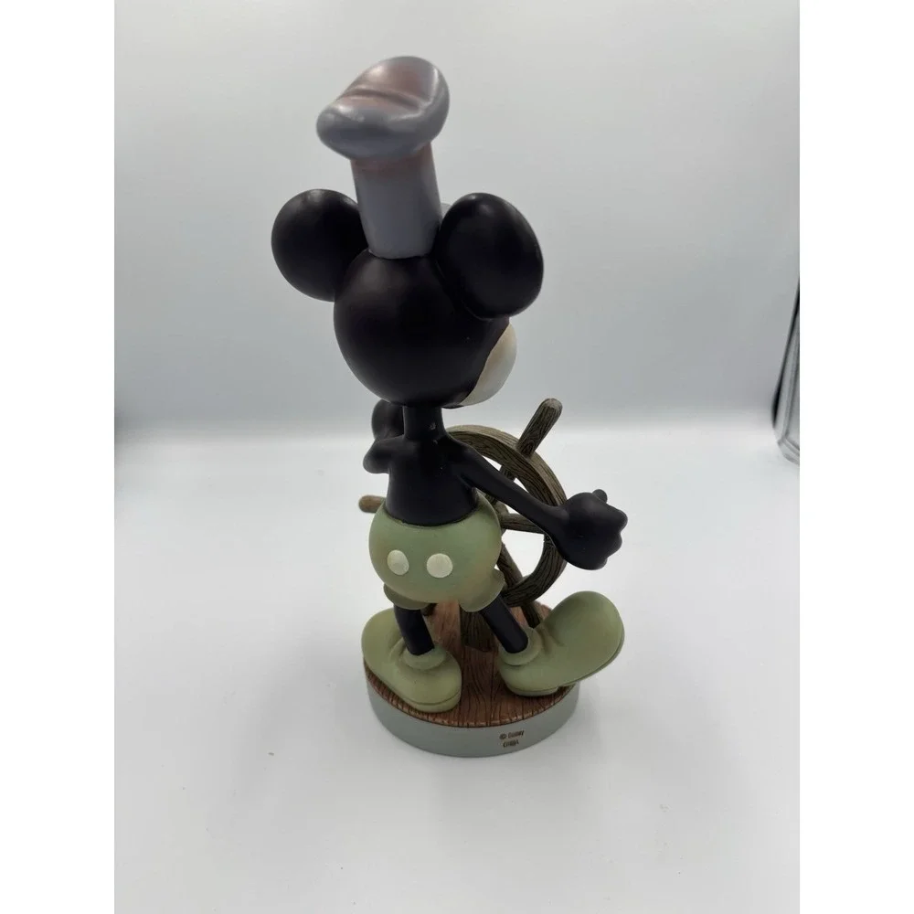 mickey mouse steamboat pilot enchanted‎
